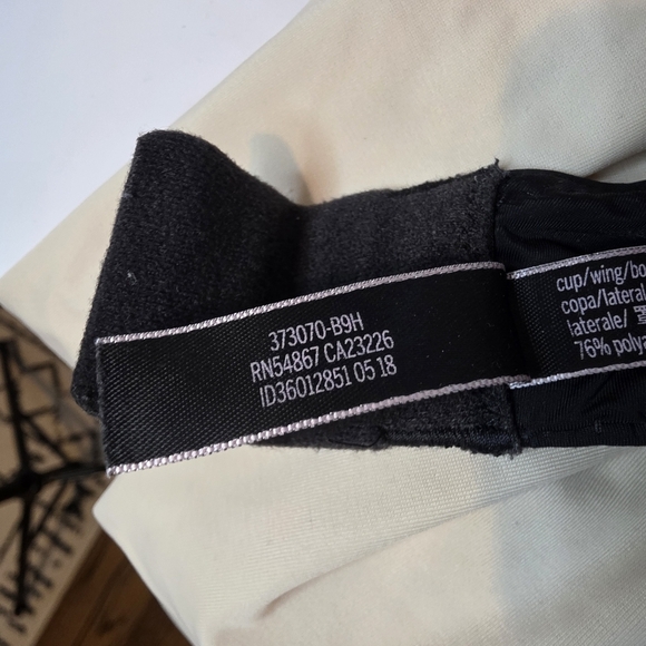 ⭐️40% Off⭐️ Victoria's Secret T-shirt Lightly Lined Demi - Picture 13 of 13